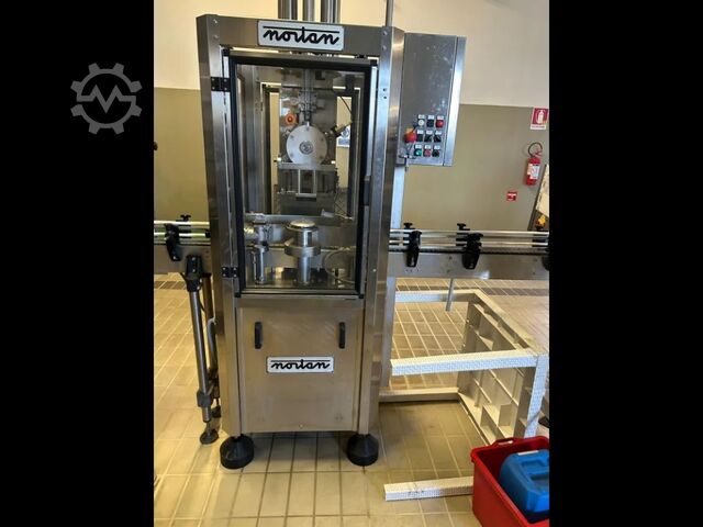 Kullanılmış anahtar teslim cam şişede şarap dolum hattı, 16.000 şişe/saat kapasite, 2005 model, ... Cames MASTER TRONIC 40/48/8-8