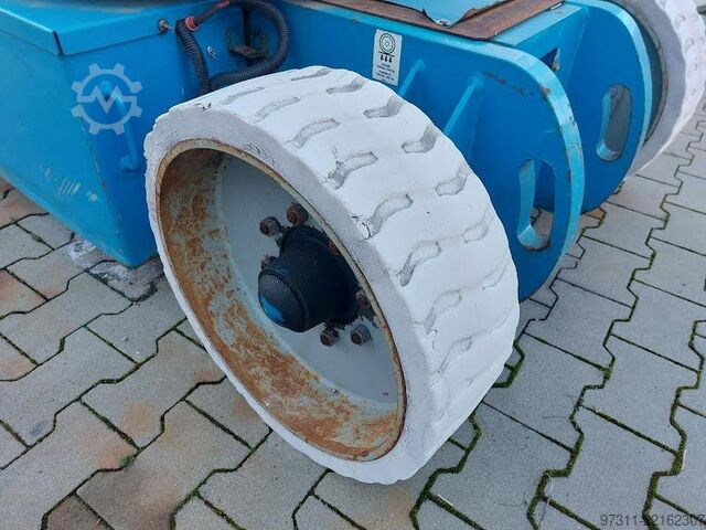 Piattaforma di lavoro telescopica articolata Genie Z-30/20N RJ