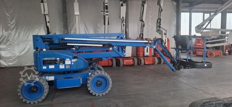 Nivelletty teleskooppinen työtaso Niftylift HR17 HYBRID 4X4