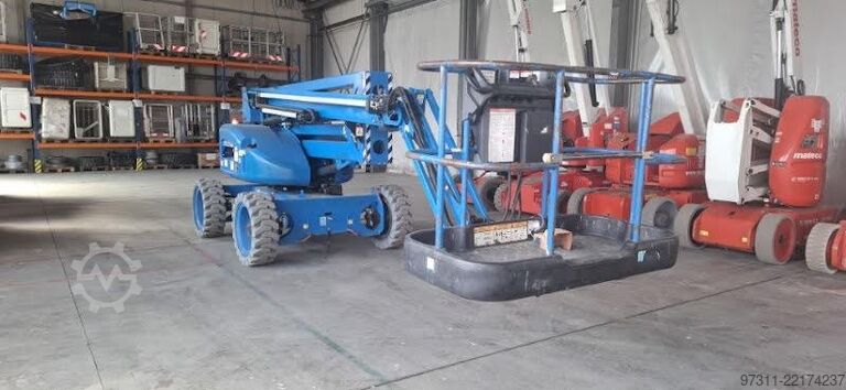 Nivelletty teleskooppinen työtaso Niftylift HR17 HYBRID 4X4
