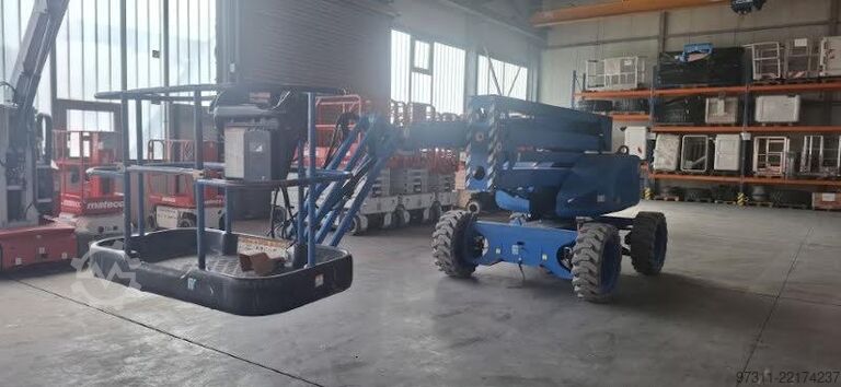 Nivelletty teleskooppinen työtaso Niftylift HR17 HYBRID 4X4