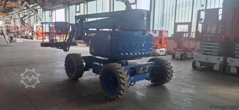 Nivelletty teleskooppinen työtaso Niftylift HR17 HYBRID 4X4