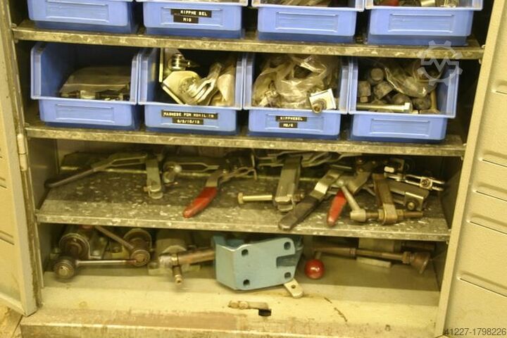 Værktøjsskab med borebøsninger Niederberger mit Ersatzteilen für Werkzeugbau