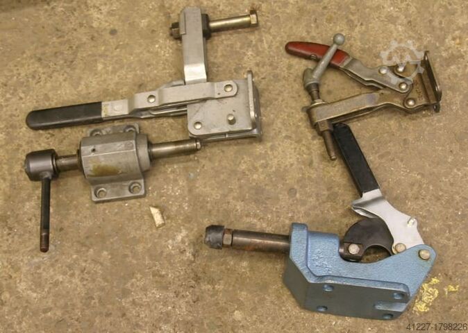 Værktøjsskab med borebøsninger Niederberger mit Ersatzteilen für Werkzeugbau