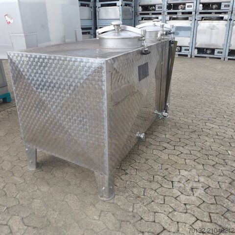 Dvo-komorni spremnik od 1800 litara izrađen od V2A nehrđajućeg čelika  9150