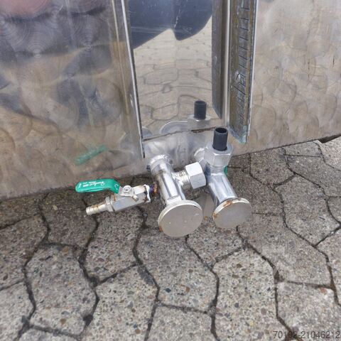 Dvo-komorni spremnik od 1800 litara izrađen od V2A nehrđajućeg čelika  9150