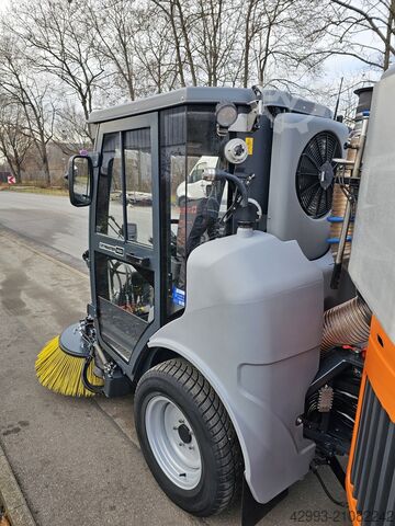 吸引式スイーパー Hako Citymaster 1650