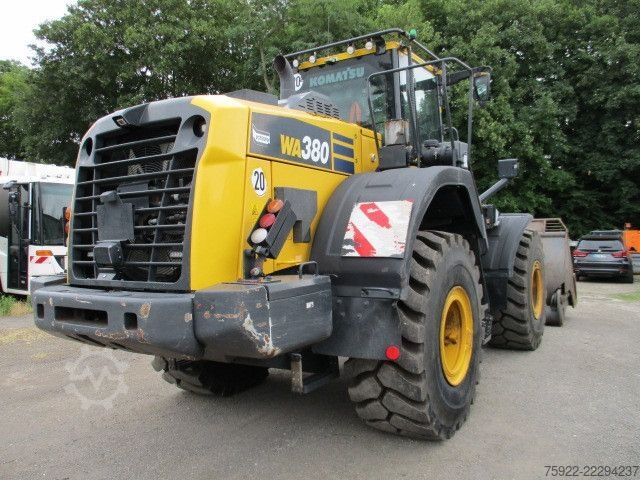 Radlader KOMATSU WA380 1. Hd aus Kommunalbesitz