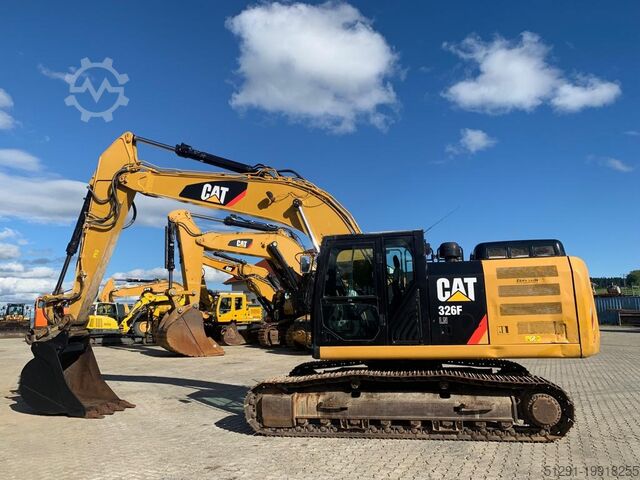 Theo dõi máy xúc Caterpillar 326FLN
