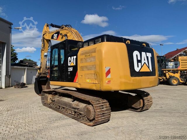 Theo dõi máy xúc Caterpillar 326FLN