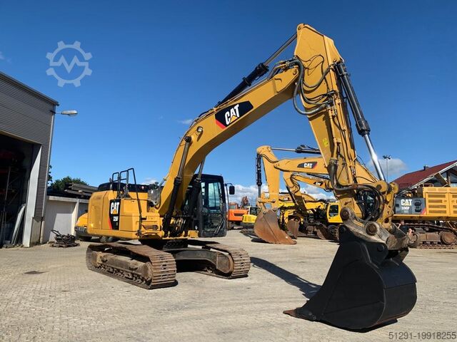 Theo dõi máy xúc Caterpillar 326FLN