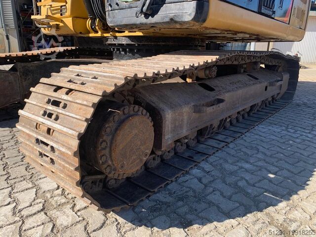 Theo dõi máy xúc Caterpillar 326FLN