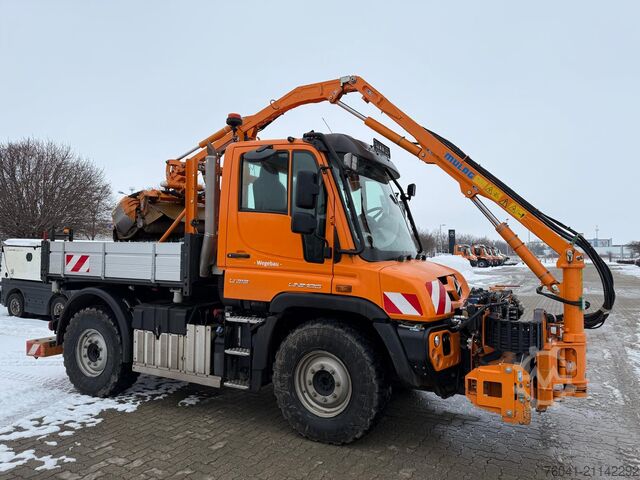 Unimog U318 com equipamento de corte / serviço de inverno Mercedes Benz U319