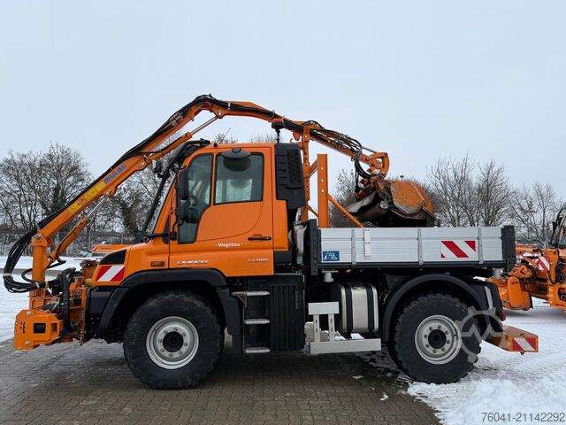 Unimog U318 com equipamento de corte / serviço de inverno Mercedes Benz U319