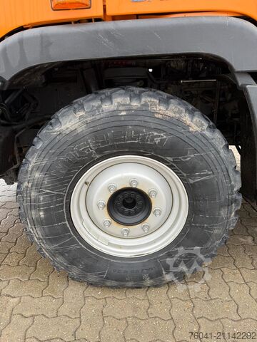 Unimog U318 com equipamento de corte / serviço de inverno Mercedes Benz U319