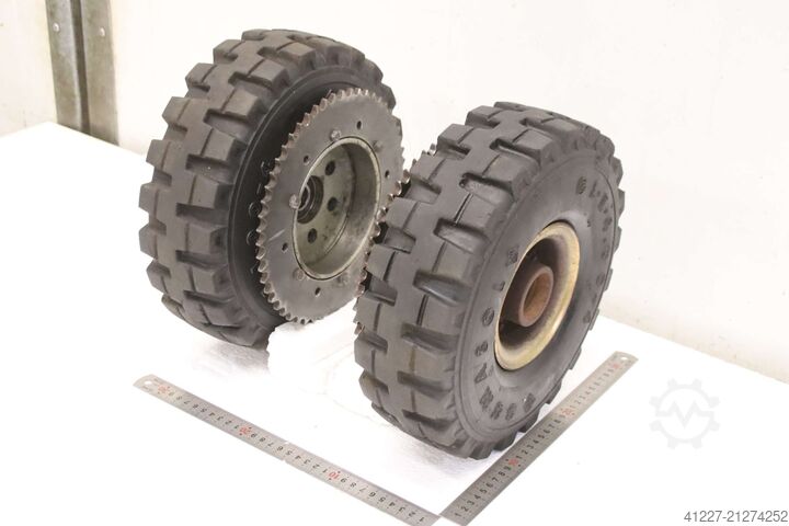 Solid rubber tire with rim and sprocket Gumasol Softy 4.00-4