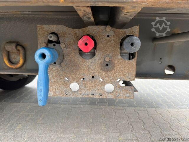 Trailer semi terbuka dengan terpal KRONE SD PritschePlane Mega Edscha