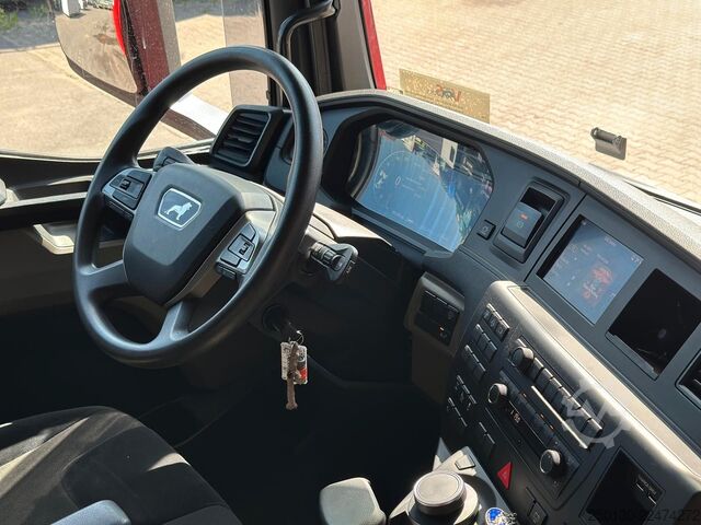 Flatbed truck MAN TGS 26.430 6x2LL Baustoffp./ HIAB 228 Lenk/Lift