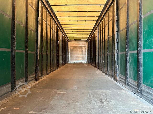 Trailer semi terbuka dengan terpal SCHMITZ CARGOBULL SCB*S3T MegaTrailer Curtainsider Edscha