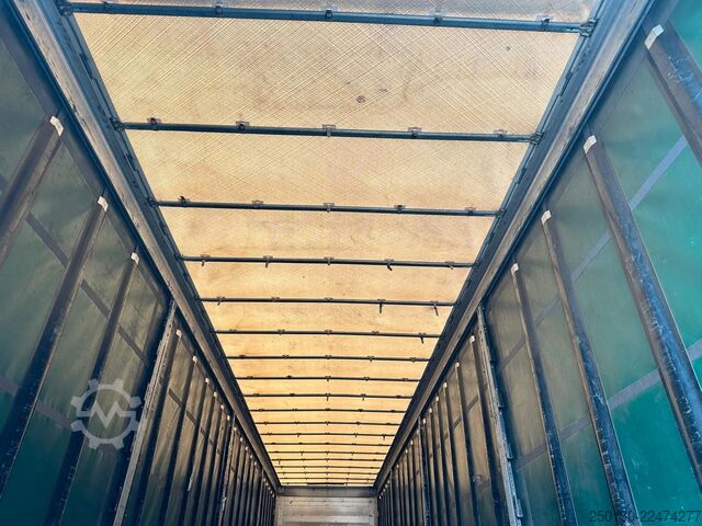 Trailer semi terbuka dengan terpal SCHMITZ CARGOBULL SCB*S3T MegaTrailer Curtainsider Edscha