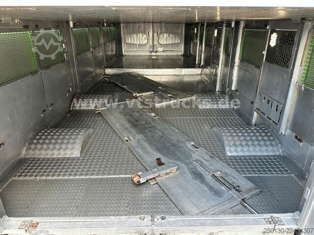 Trailer angkut kuda  Cuppers LVA 09-16 AL 3-Stock Viehanhänger,