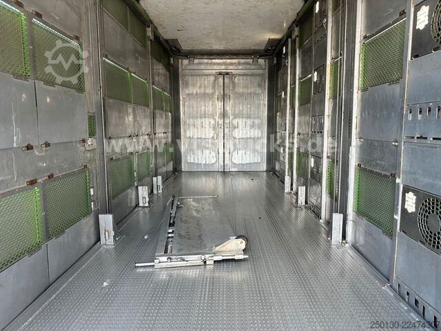 Trailer angkut kuda  Cuppers LVA 09-16 AL 3-Stock Viehanhänger,