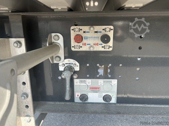 टिपर सेमिट्रेलर KEMPF SKM 39 ALU-KASTENMULDE 55M³ ROLLPLANE