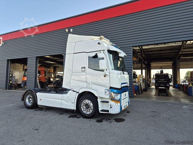 Tractora standard Renault T-Series