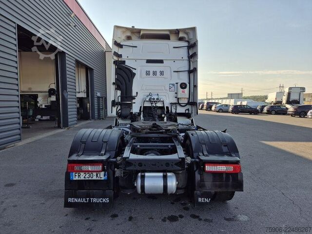 Tractora standard Renault T-Series
