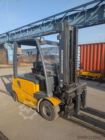 Электрический 4-х колесный вилочный погрузчик Jungheinrich EFG 430