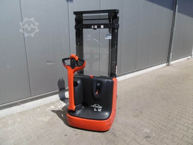 Manual stacker Linde L12