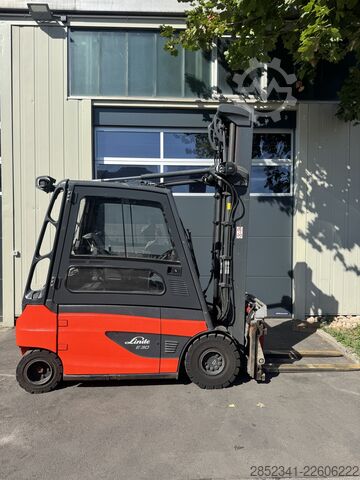 Motostivuitor Linde E30L mit Triplex 6880 mm