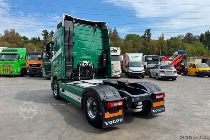 Đầu kéo tiêu chuẩn VOLVO FH-460 4x2