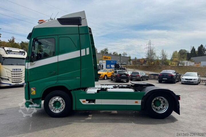 Đầu kéo tiêu chuẩn VOLVO FH-460 4x2