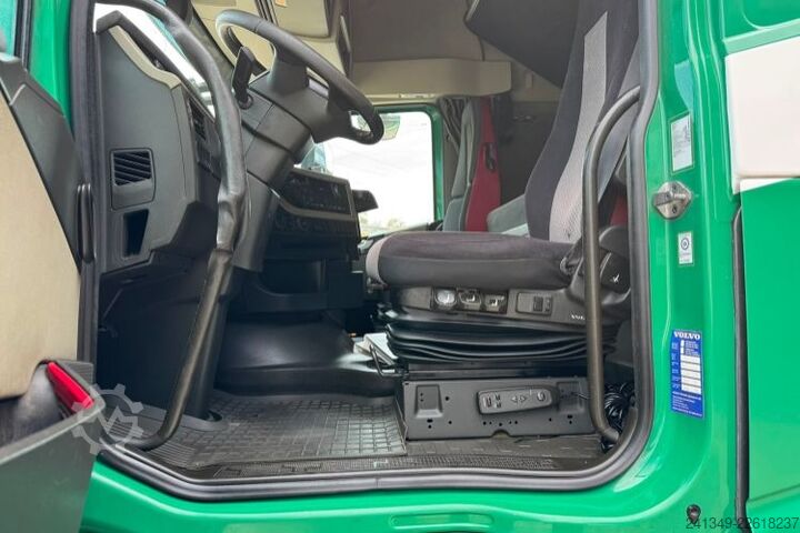 Đầu kéo tiêu chuẩn VOLVO FH-460 4x2