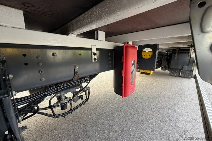Camión plataforma con toldo Scania P320 4x2 Brücke-Verdeck/HB / Swiss-Vehicle