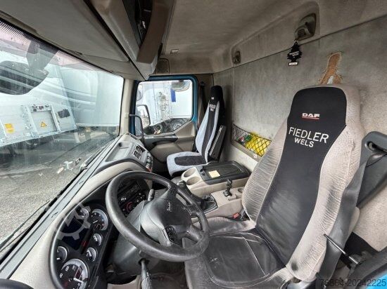 Camion cu platformă și prelată DAF LF 55.250 PLANE MIT LBW, MANUAL, E5