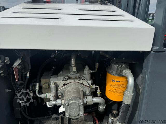 Cărucior cu stivuitor cu 4 căi Combilift C4000/ DIESEL / Low construction/ 2850mm