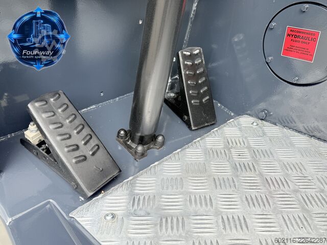 4-way forklift Combilift CB4000 GAS TRIPLEX 5200 FREE-LIFT