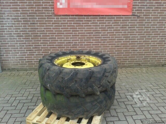 Rueda con neumático Pirelli 