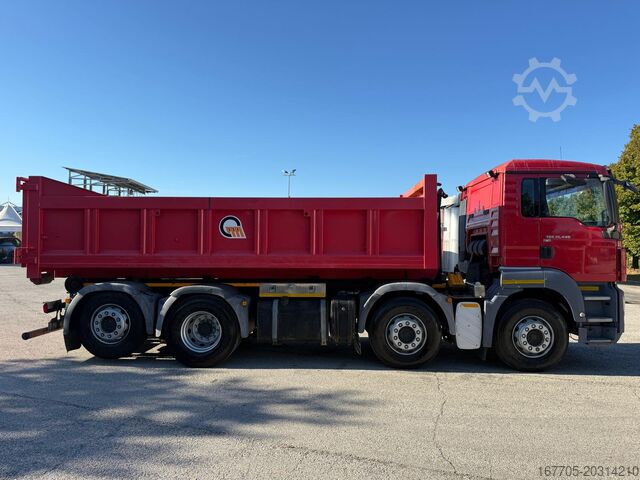 Wechselkoffer mit Kastenaufbau MAN 32 440 F
