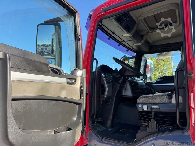 Wechselkoffer mit Kastenaufbau MAN 32 440 F