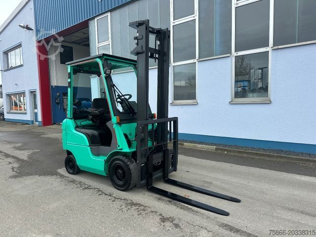 د مخکیني چلوونکي فورک لیفټ MITSUBISHI FG 15 N Seitenschieber