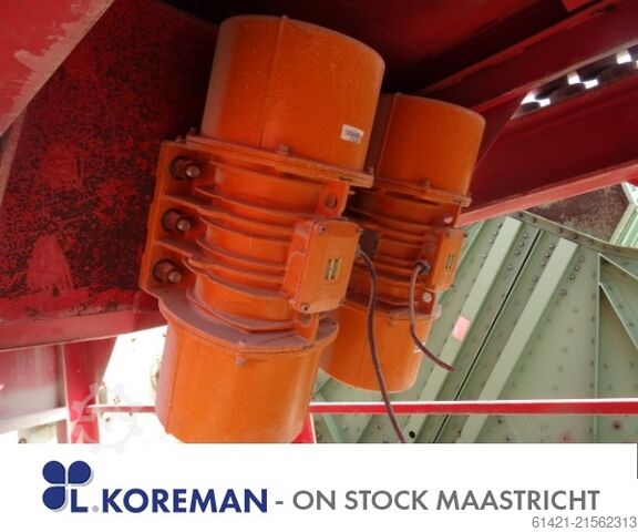 Nordberg bunkurs ar vibrējošu reni  Nordberg Hopper with Vibrating Chute