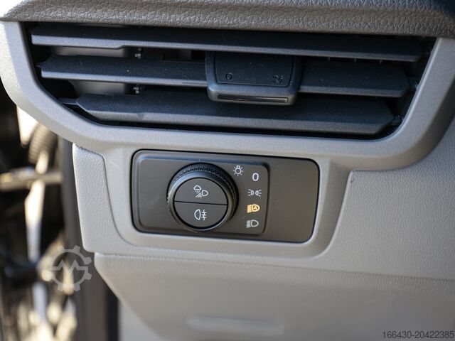 Minibus VW T7 Caravelle 2.0 TDI LR 8 Sitze Autom. NAVI