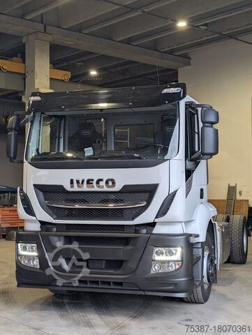 Kamion s kukom Iveco AT190S36