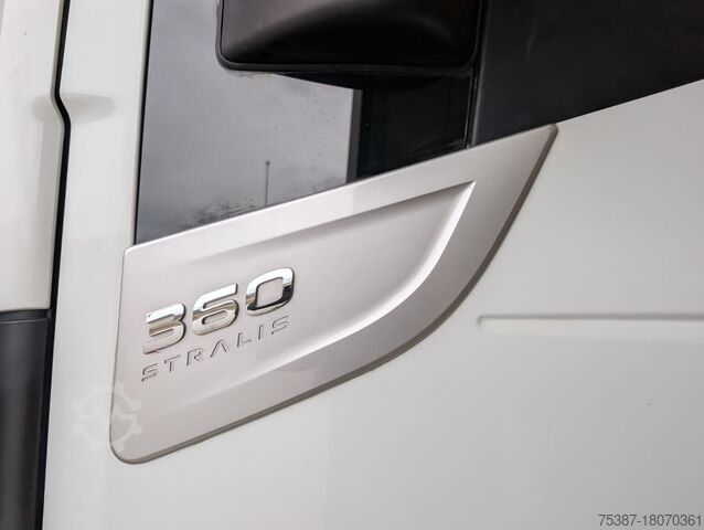 Kamion s kukom Iveco AT190S36