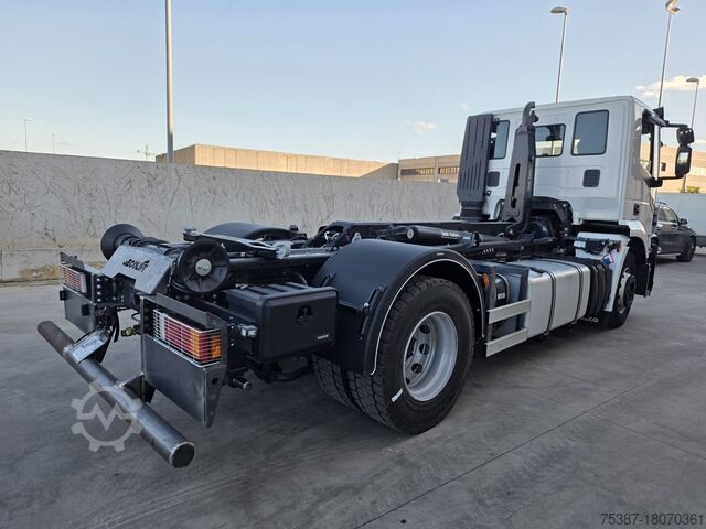 Kamion s kukom Iveco AT190S36