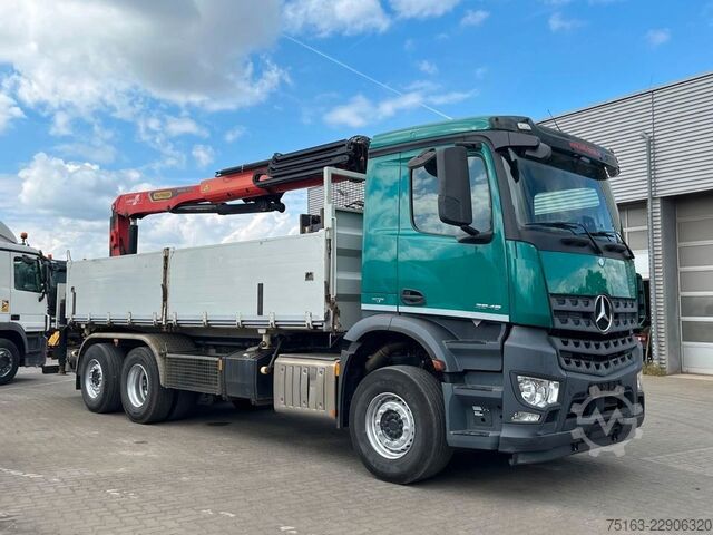 Grúa montada en camión MERCEDES-BENZ Arocs 2648 6x2 3-Achs Kipper Heckkran Funk