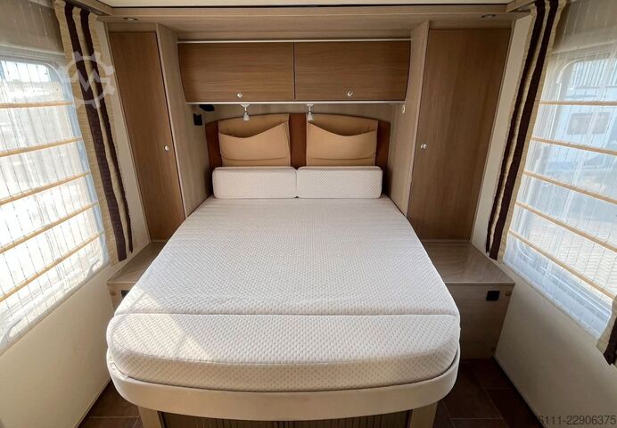 Autorulotă semi-integrată BÜRSTNER Ixeo T 734 - Hub/Queensbett - Klima -